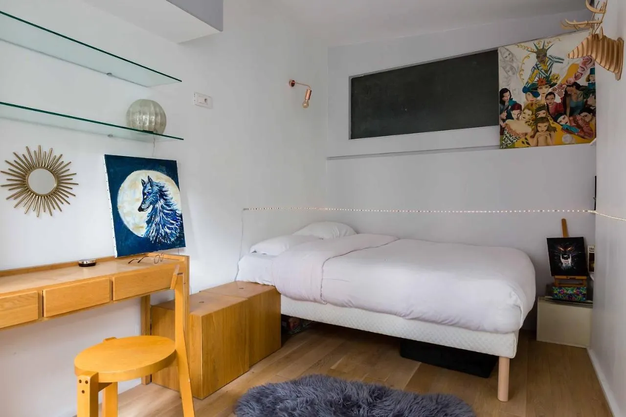 Апартаменты Veeve - Artistic Excellence In The Marais *